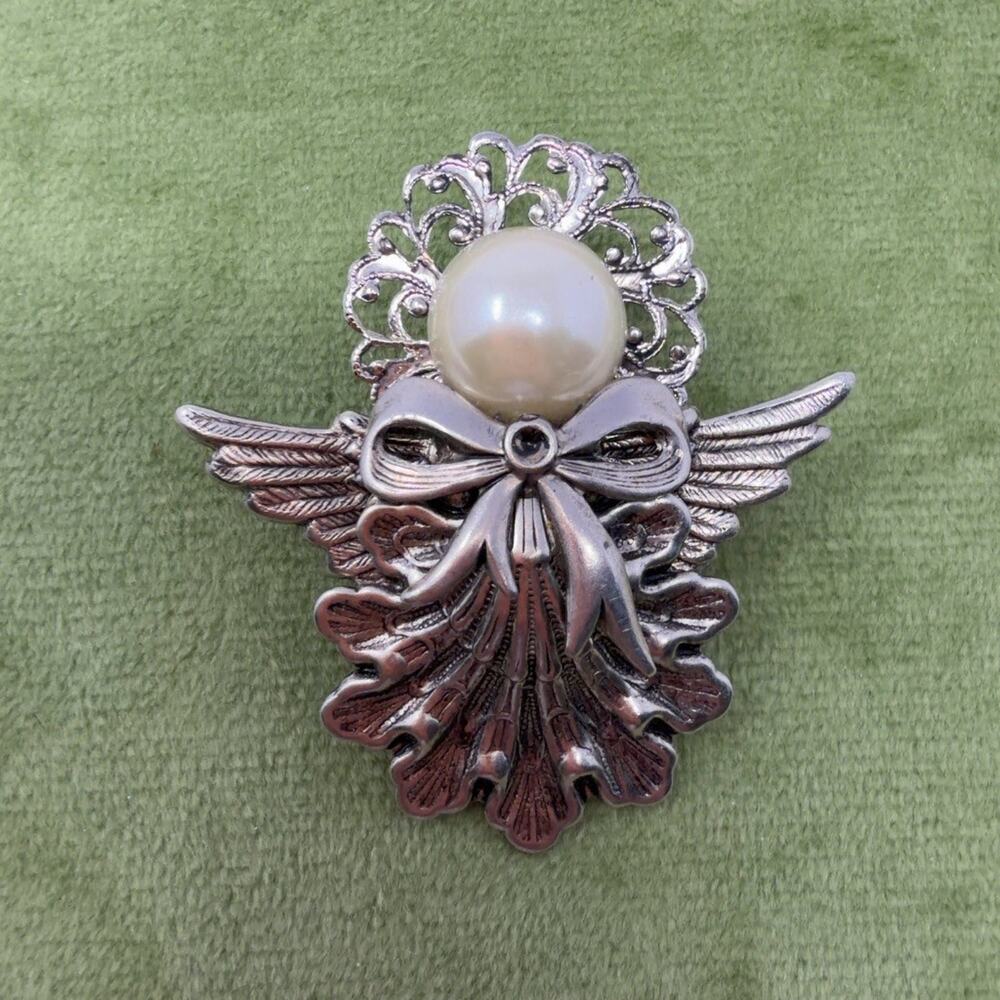 Unbranded Silver Tone Faux Pearl Bow Scrollwork Brooch Pin 1.75in